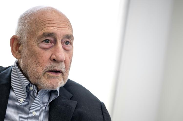 Un risque de stagflation "assez élevé" aux États-Unis, assure l'économiste Joseph Stiglitz