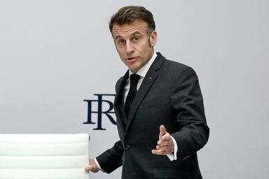 Macron près de Nantes pour dévoiler le nom du futur porte-avions géant