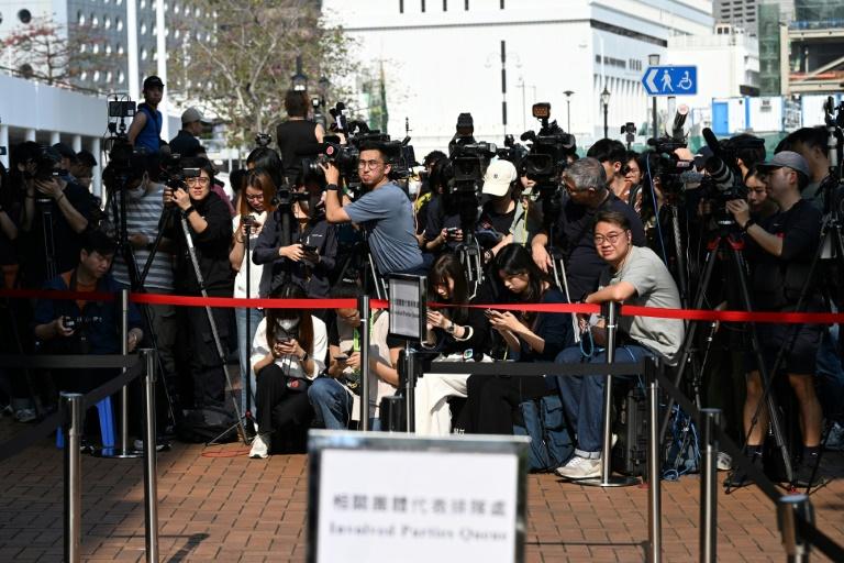 Incendie de Hong Kong: les défaillances des mesures anti-incendie exposées à la commission d