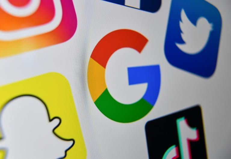 Réseaux sociaux: l'interdiction aux moins de 15 ans fait débat au Sénat