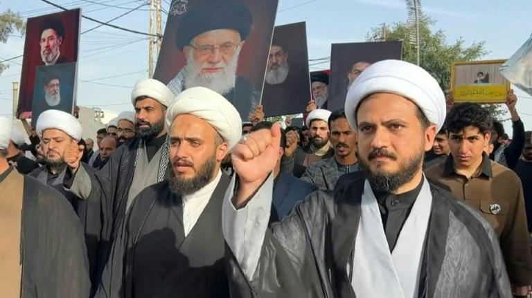 Un aviateur américain qui s'est écrasé en Iran recherché par les deux camps