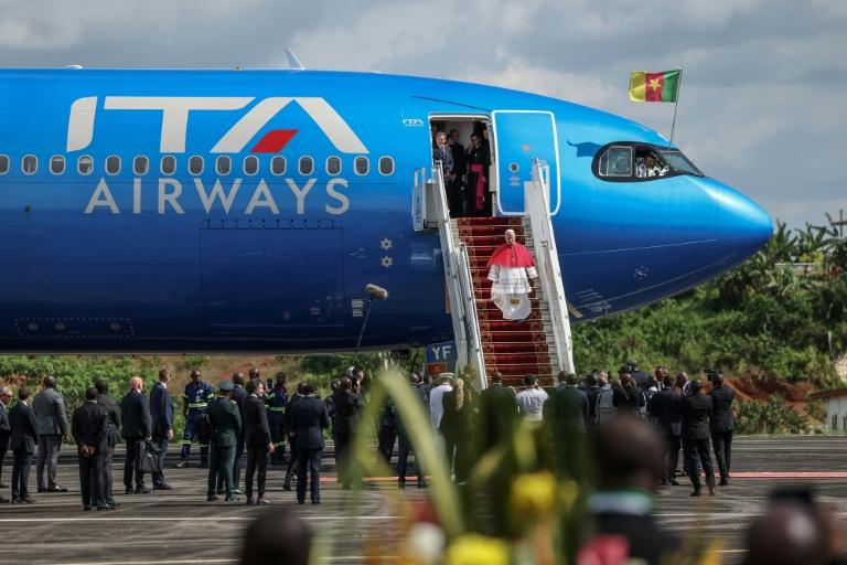 Le pape Léon XIV est arrivé au Cameroun, deuxième étape de sa tournée africaine
