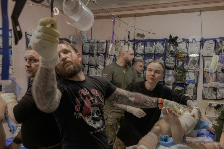 Sur le front ukrainien, un couple de soignants panse la guerre