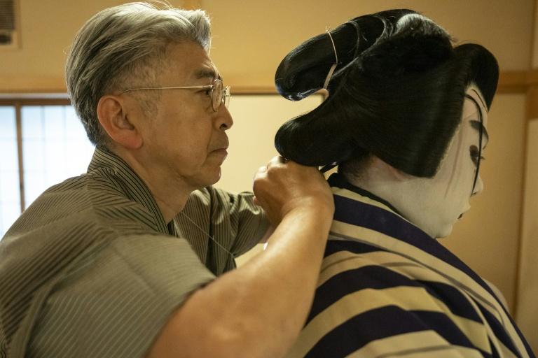 Au Japon, les maîtres perruquiers donnent vie à la scène