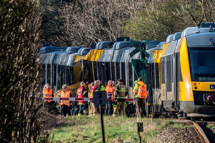 Une collision entre deux trains fait plusieurs blessés au Danemark