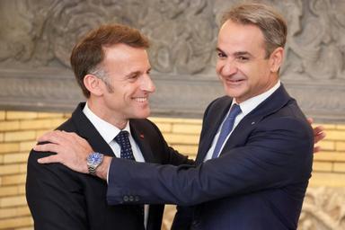 A Athènes, Macron assure que la France sera aux côtés de la Grèce "quoi qu'il arrive"