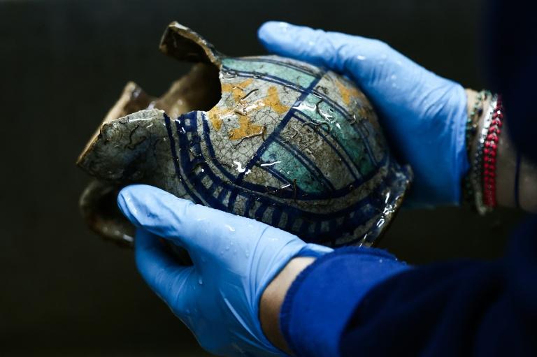 A la recherche des secrets de l'épave d'un navire du XVIe siècle, englouti 2.500 mètres sous l'eau