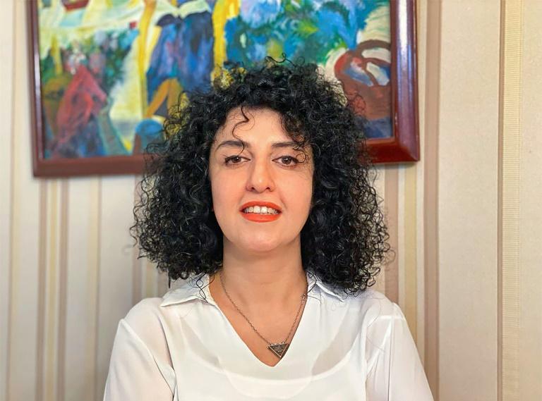 Iran: Narges Mohammadi "entre la vie et la mort", selon ses soutiens