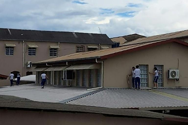 Brésil: un adolescent ouvre le feu dans une école et tue deux membres du personnel