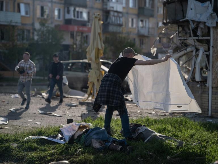 L'Ukraine accuse la Russie d'avoir ignoré le cessez-le-feu unilatéral de Kiev