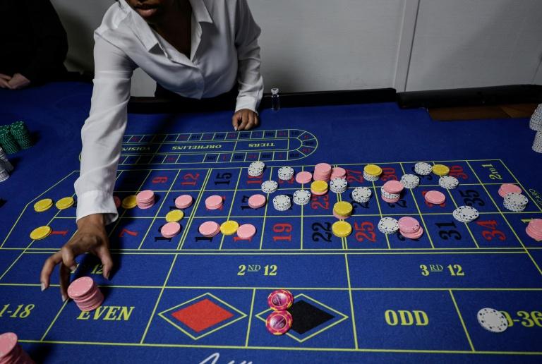 Les croupiers fin prêts pour l