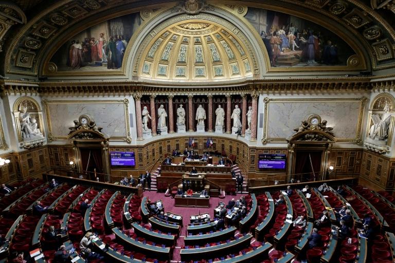 Œuvres pillées durant la colonisation: après des années d'attente, ultime étape au Parlement français