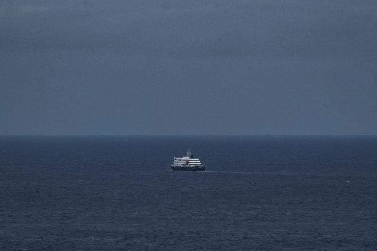 Hantavirus: trois rapatriements en Europe, la bateau en route pour les Canaries