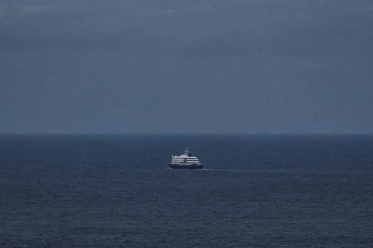Hantavirus: trois rapatriements en Europe, la bateau en route pour les Canaries