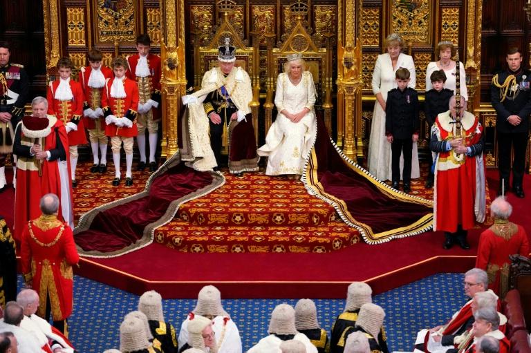 Au Royaume-Uni, le traditionnel discours du roi obscurci par les turbulences autour de Starmer