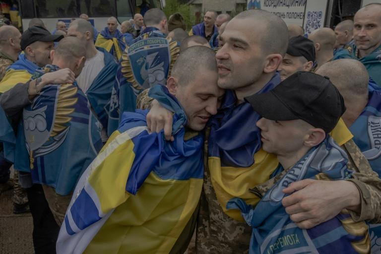 Ukraine: Kiev en deuil, échange de prisonniers avec la Russie