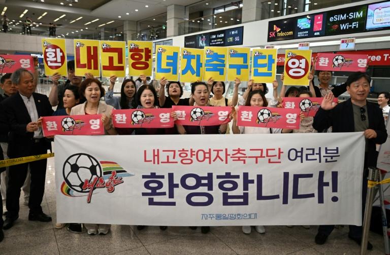 L'équipe féminine de football nord-coréenne de Naegohyang est arrivée en Corée du Sud