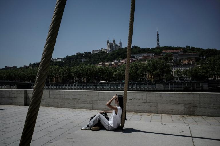 La France suffoque sous le "dôme de chaleur", 13 départements en vigilance orange