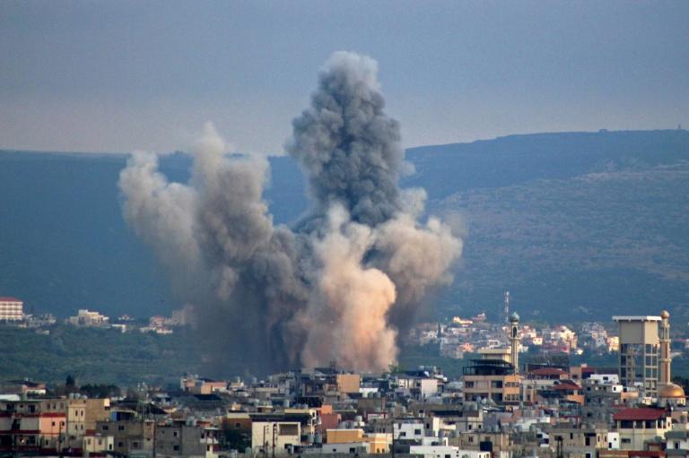 Israël bombarde Tyr après avoir déclaré "zone de combat" une vaste partie du sud du Liban