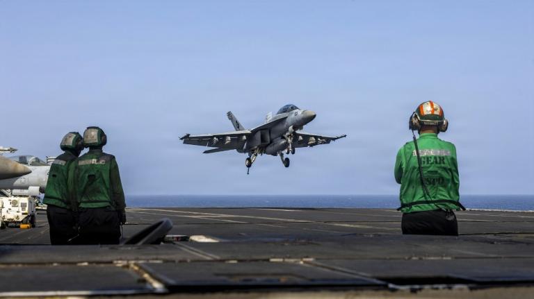 Les Etats-Unis et l'Iran s'attaquent mutuellement malgré le cessez-le-feu