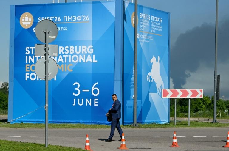 Des drones ukrainiens frappent Saint-Pétersbourg où s'ouvre le Forum économique