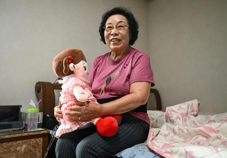 En Corée du Sud, des poupées IA tiennent compagnie aux seniors