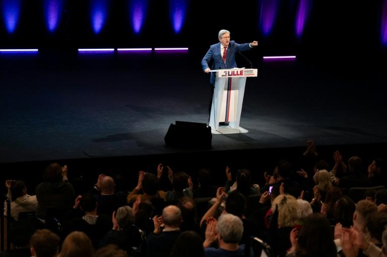 A Saint-Denis, Mélenchon lance sa campagne par un meeting en plein-air
