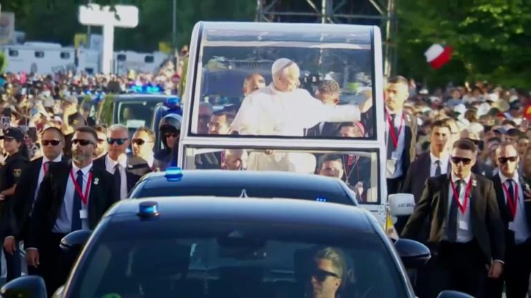 Madrid est une messe: une foule immense pour l'office du pape Léon XIV