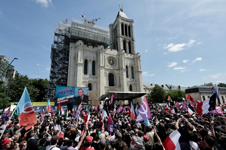 "En France, le suprémacisme est porté par le RN", accuse Mélenchon pendant son premier meeting de campagne
