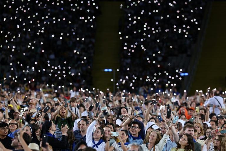 Geste viral "six-seven", échange avec Bad Bunny, blagues sur le foot: quand le pape parle aux jeunes