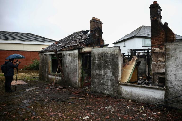 Nouvelle nuit de heurts à Belfast, Londres condamne des "violences racistes"
