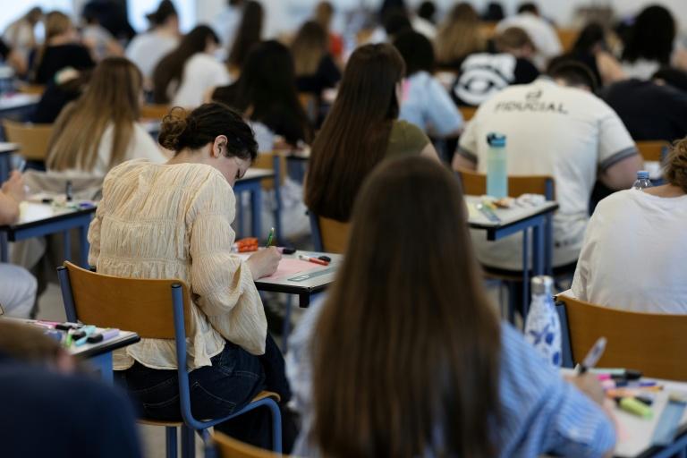 Une vague de chaleur déferle sur la France, en plein bac