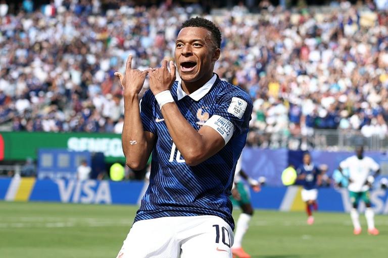 Mondial-2026: Ronaldo entre en piste après les débuts record de Messi et Mbappé