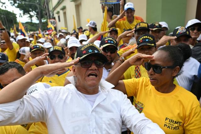 Présidentielle en Colombie: salut militaire et K-pop s'invitent dans la campagne