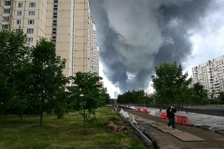 Moscou frappée par une vaste attaque ukrainienne, une importante raffinerie touchée
