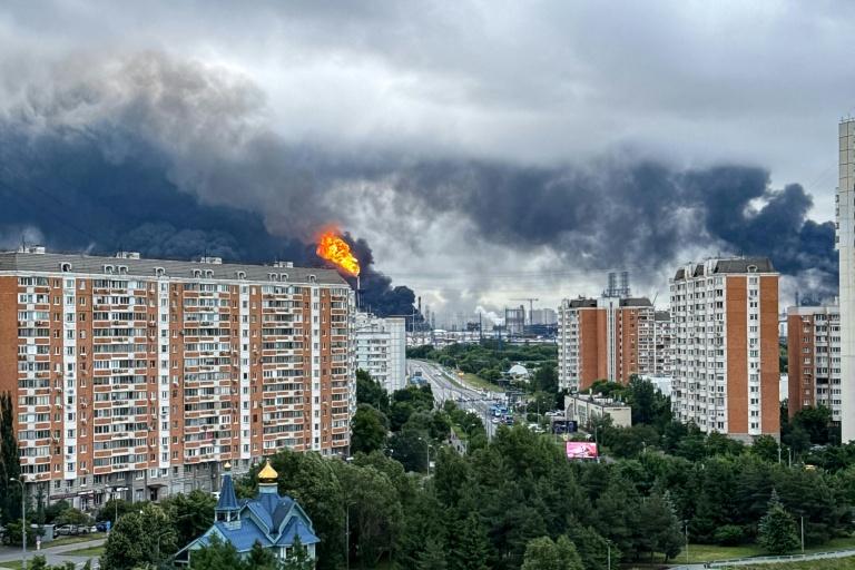 Moscou frappée par une vaste attaque ukrainienne, une importante raffinerie touchée