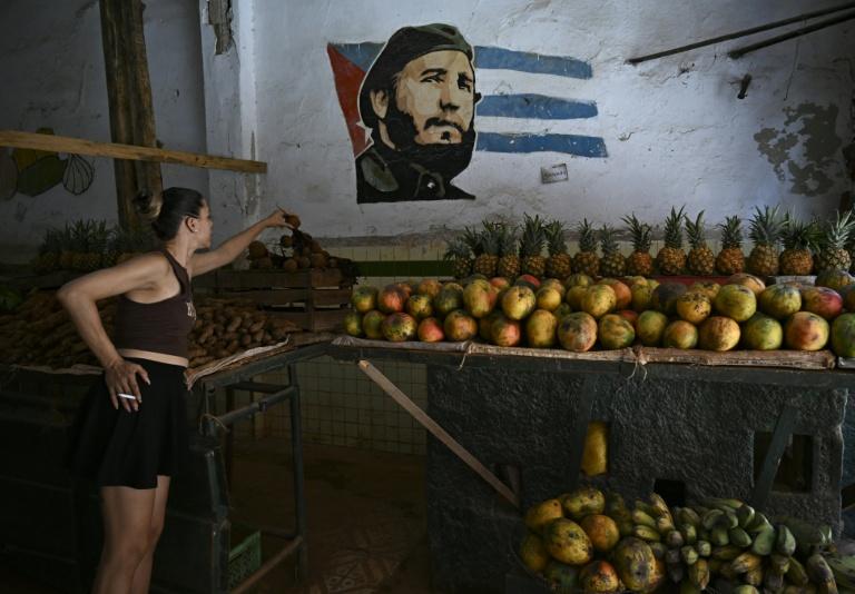 Cuba annonce un virage économique historique