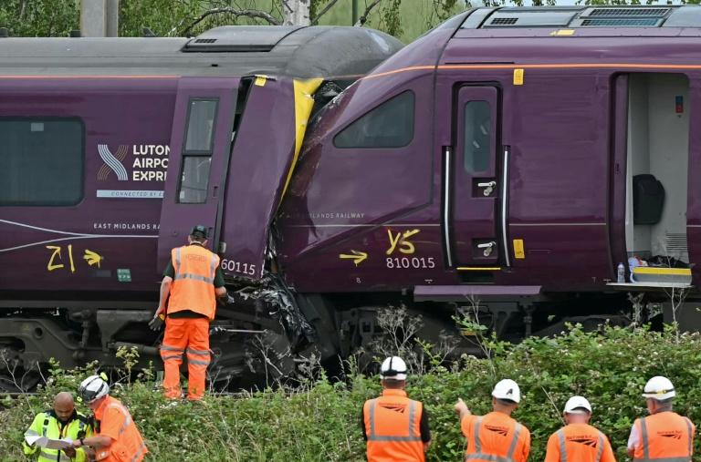 Collision ferroviaire en Angleterre: un conducteur de train décédé, 28 personnes toujours hospitalisées