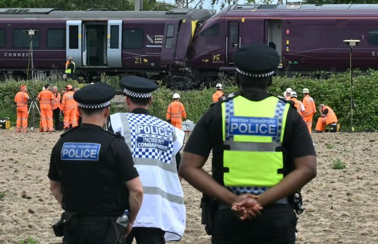 Collision ferroviaire en Angleterre: un conducteur de train décédé, 28 personnes toujours hospitalisées
