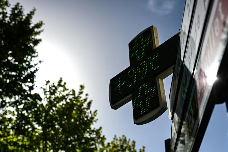Canicule: la chaleur gagne encore du terrain et les records tombent