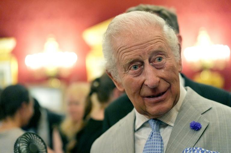 Charles III révèle avoir payé plus de 30 millions de livres d