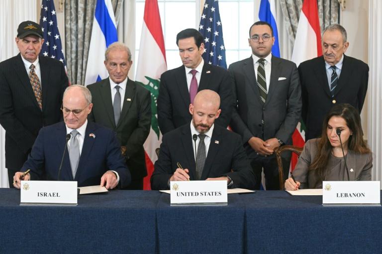 Etats-Unis et Iran échangent des frappes