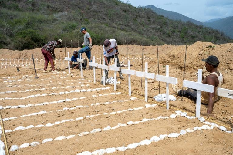 Séismes au Venezuela: plus de 3000 morts, des corps non identifiés enterrés