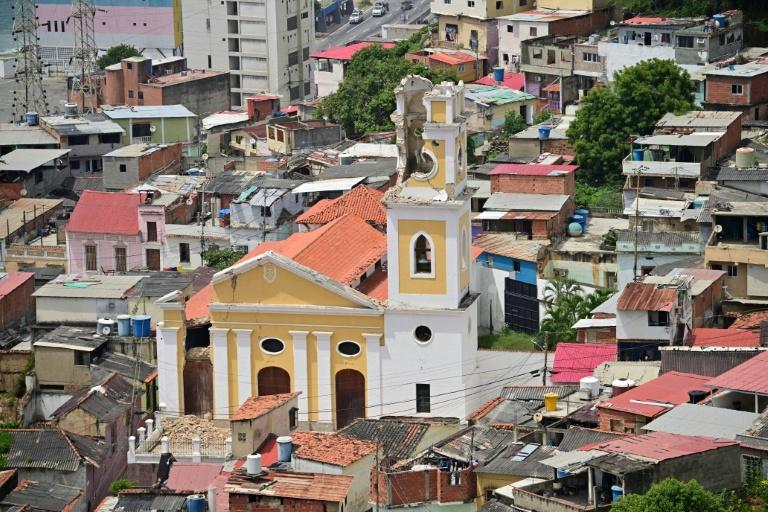 Séismes au Venezuela: plus de 3000 morts, des corps non identifiés enterrés