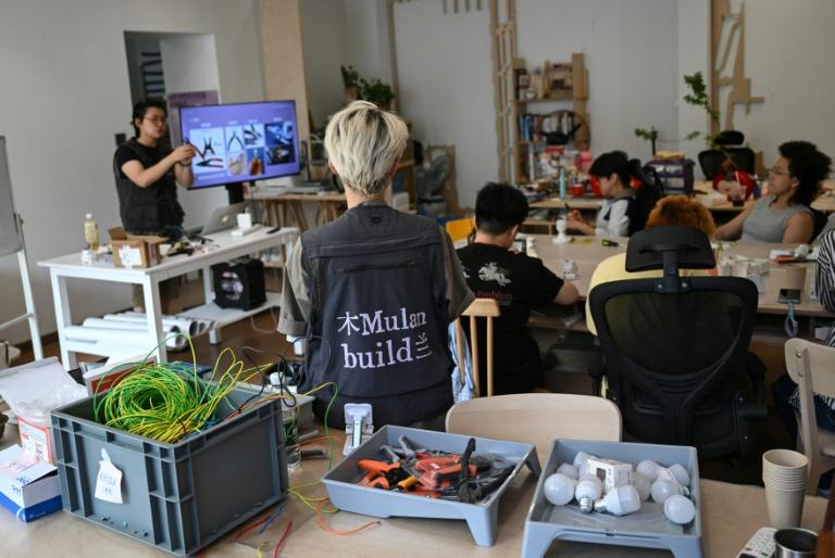 En Chine, des femmes bricoleuses démontent des clichés encore bien présents