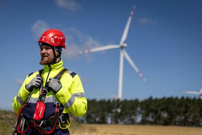 Des puits de charbon aux éoliennes, le vent tourne pour les mineurs polonais