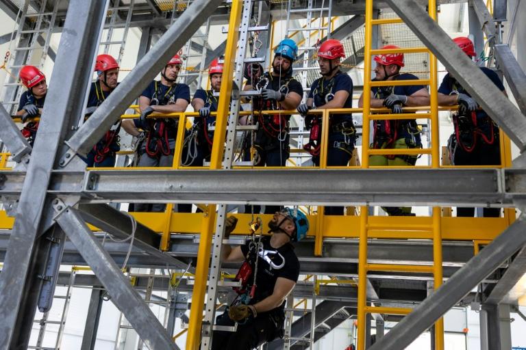 Des puits de charbon aux éoliennes, le vent tourne pour les mineurs polonais