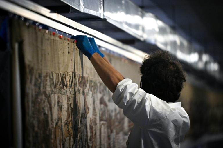Début du transfert historique de la tapisserie de Bayeux vers Londres