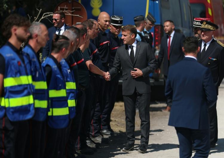 Incendies: Macron alerte sur la pire situation en France depuis 1945