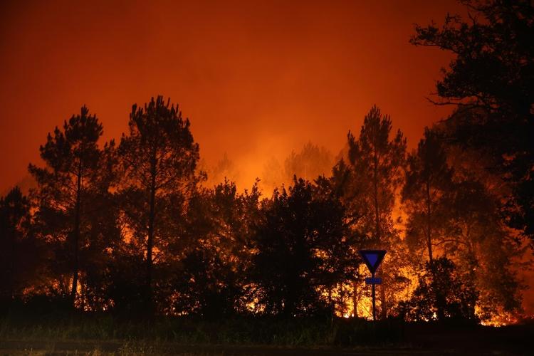 Incendies: Paris sollicite l'aide européenne, état d'urgence en Espagne